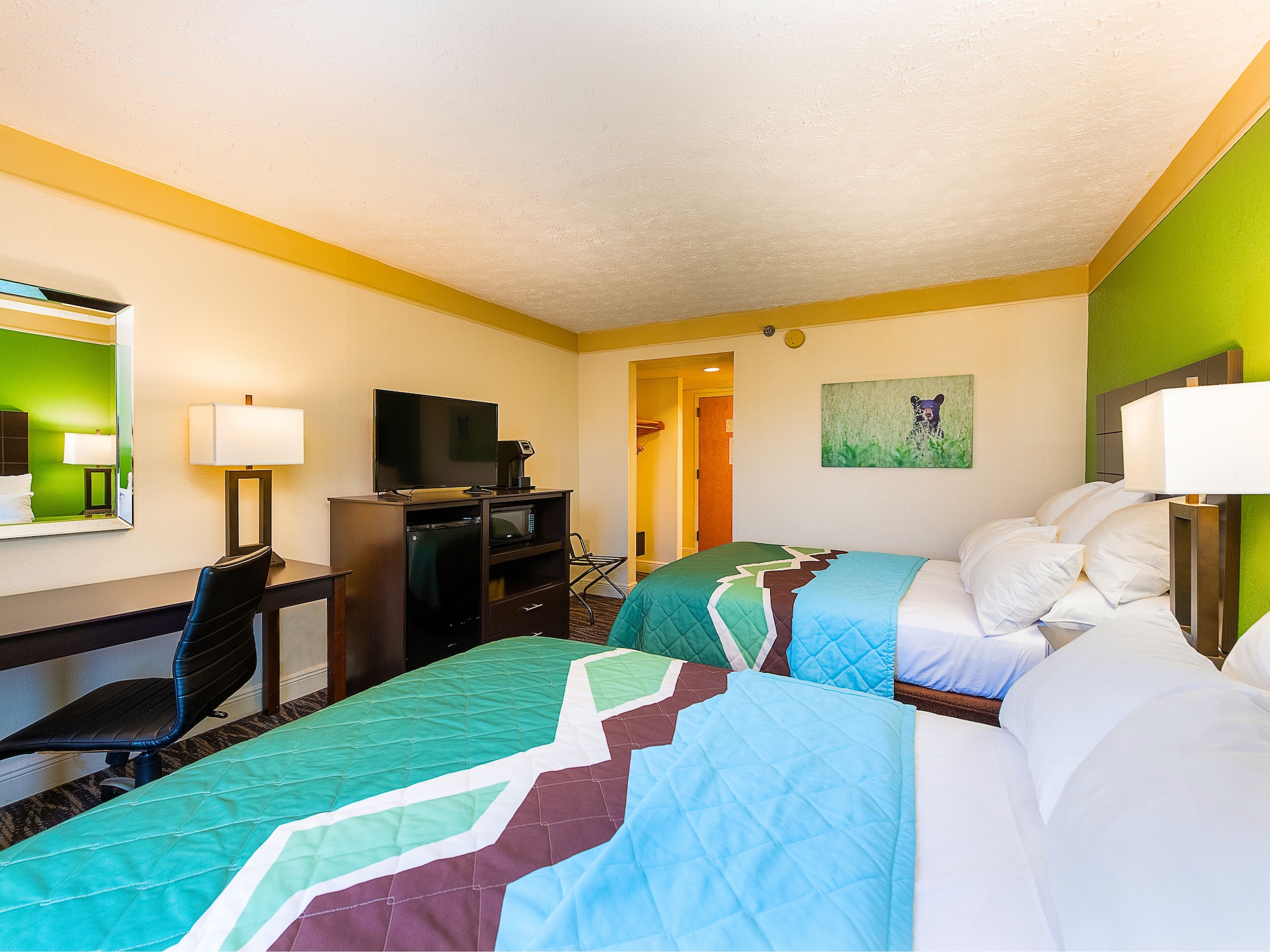 DELUXE, 2 QUEEN BEDS
