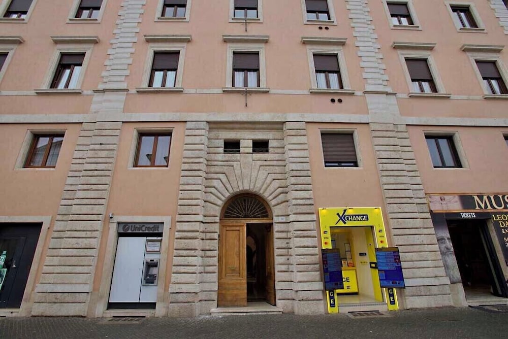 Saint Peter Six Rooms And Suites 2/67