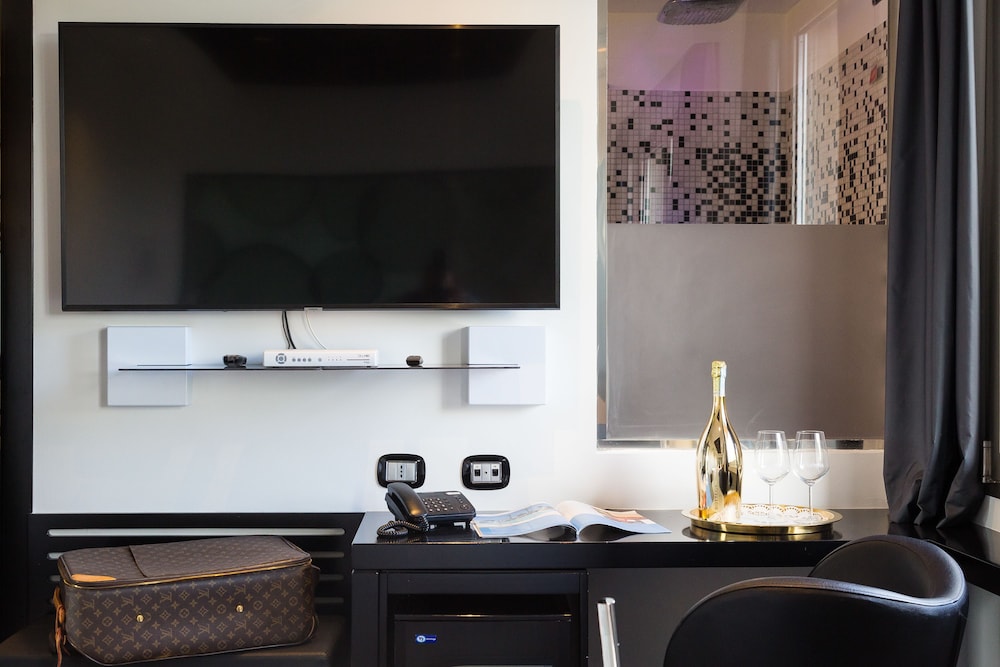 JC Contemporary Hotel 5/50