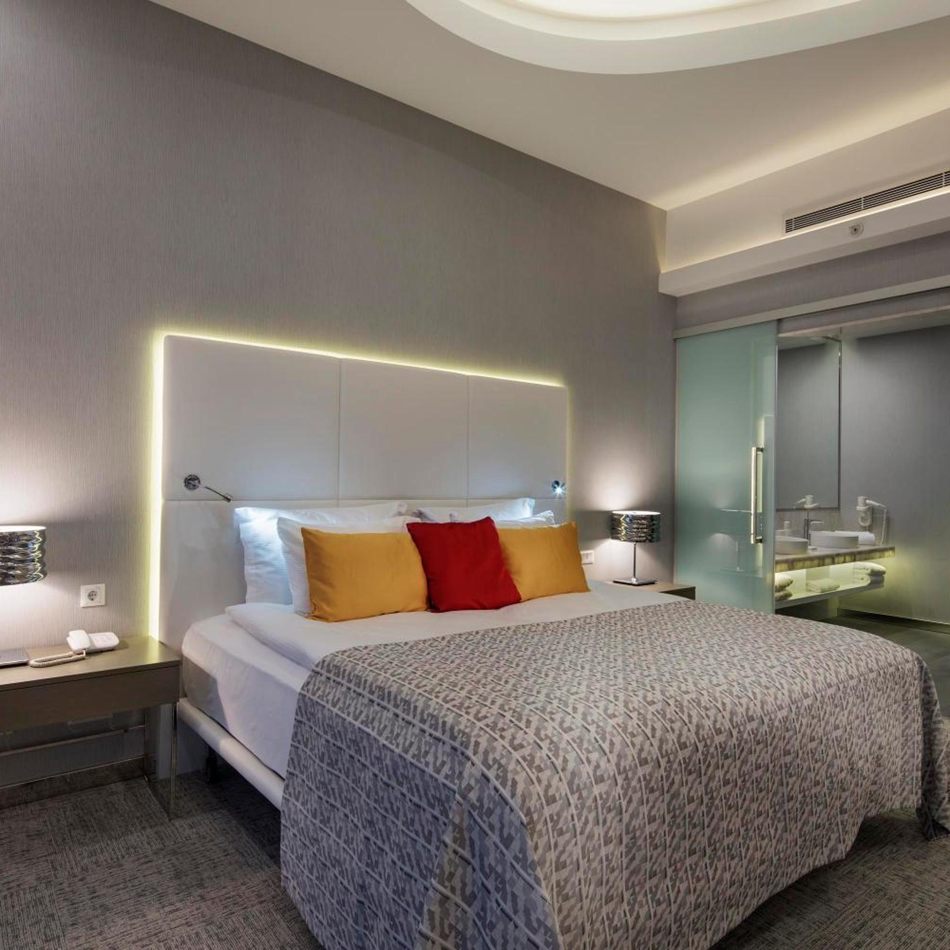 Room, Double or Twin Bed, Pool Access