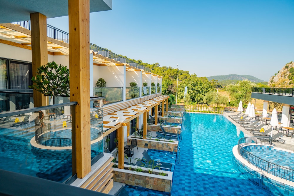 L HOTEL SARIGERME 22/48