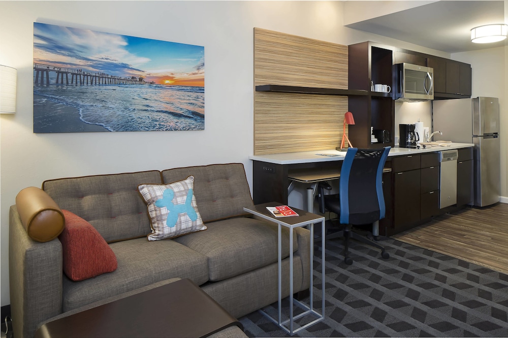 TOWNEPLACE SUITES BY MARRIOTT FORT MYERS ESTERO 30/50