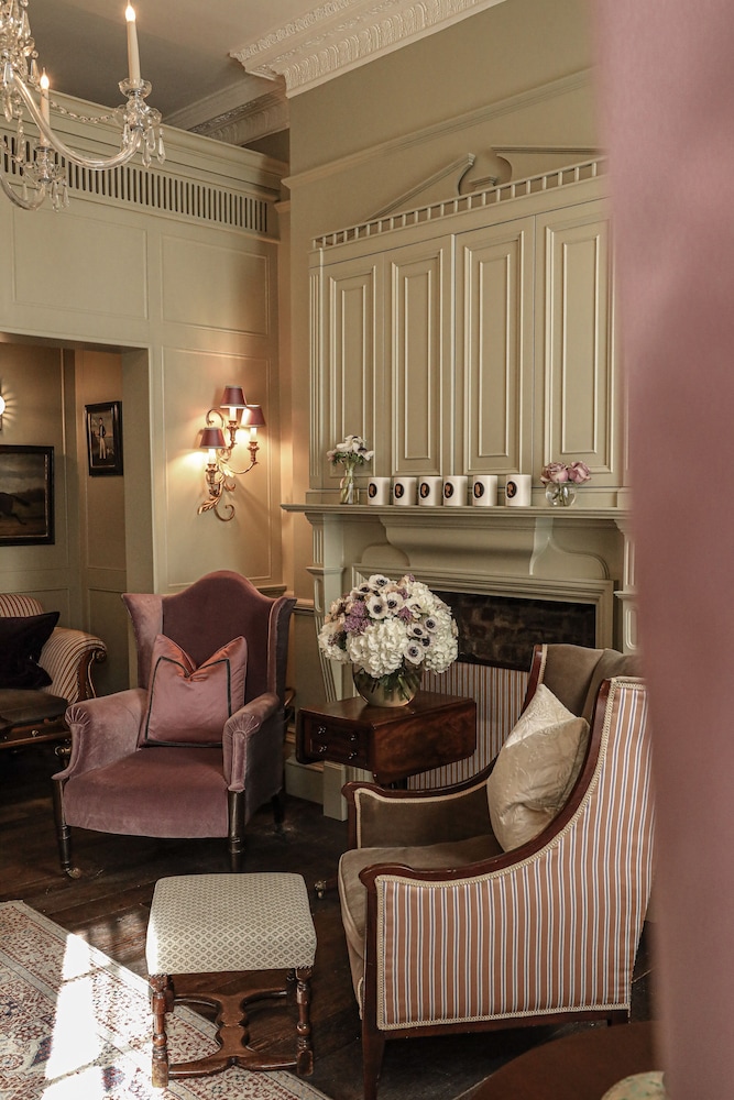 Henry's Townhouse 37/53