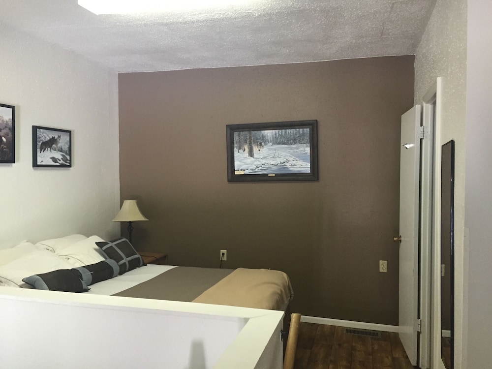 The Brookside Motel 20/37