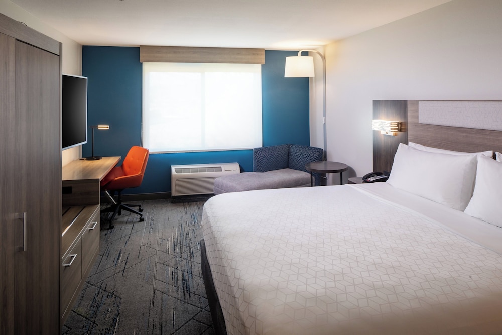 Standard, King Bed, Extra Floor Space, Sofa