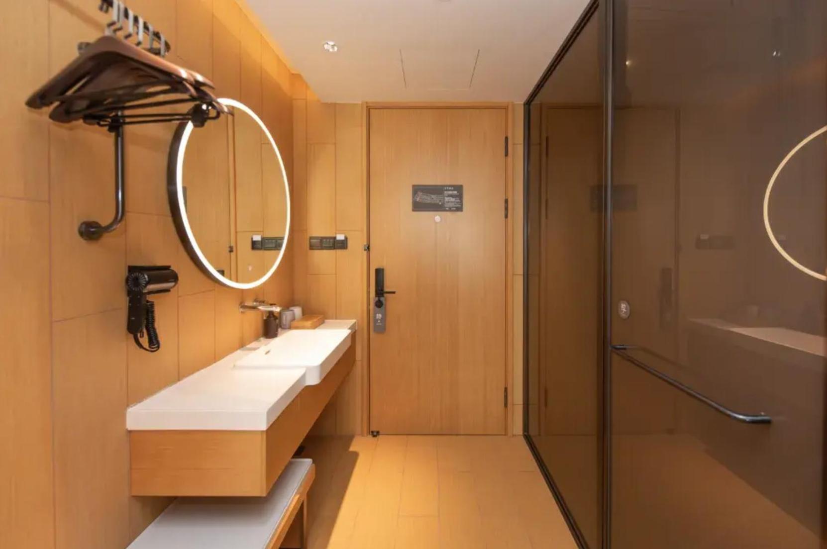 JI Hotel (Shanghai Caohejing Hongcao Road) 33/34