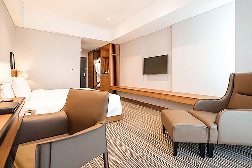 Golden Tulip Incheon Airport Hotel and Suites 32/63