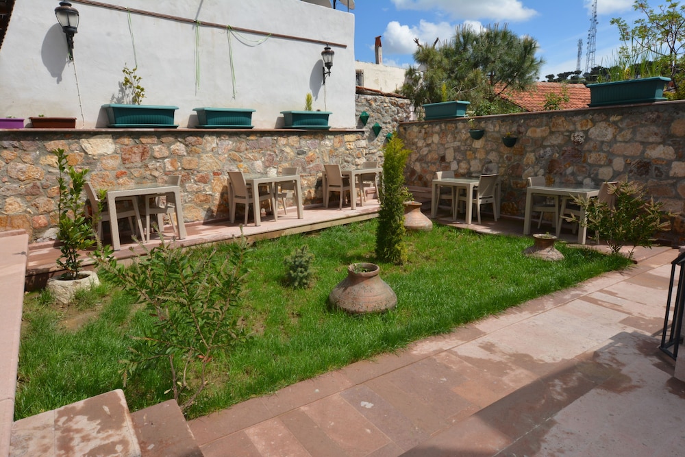 Hayriye Hanim Ege Hotel 30/35