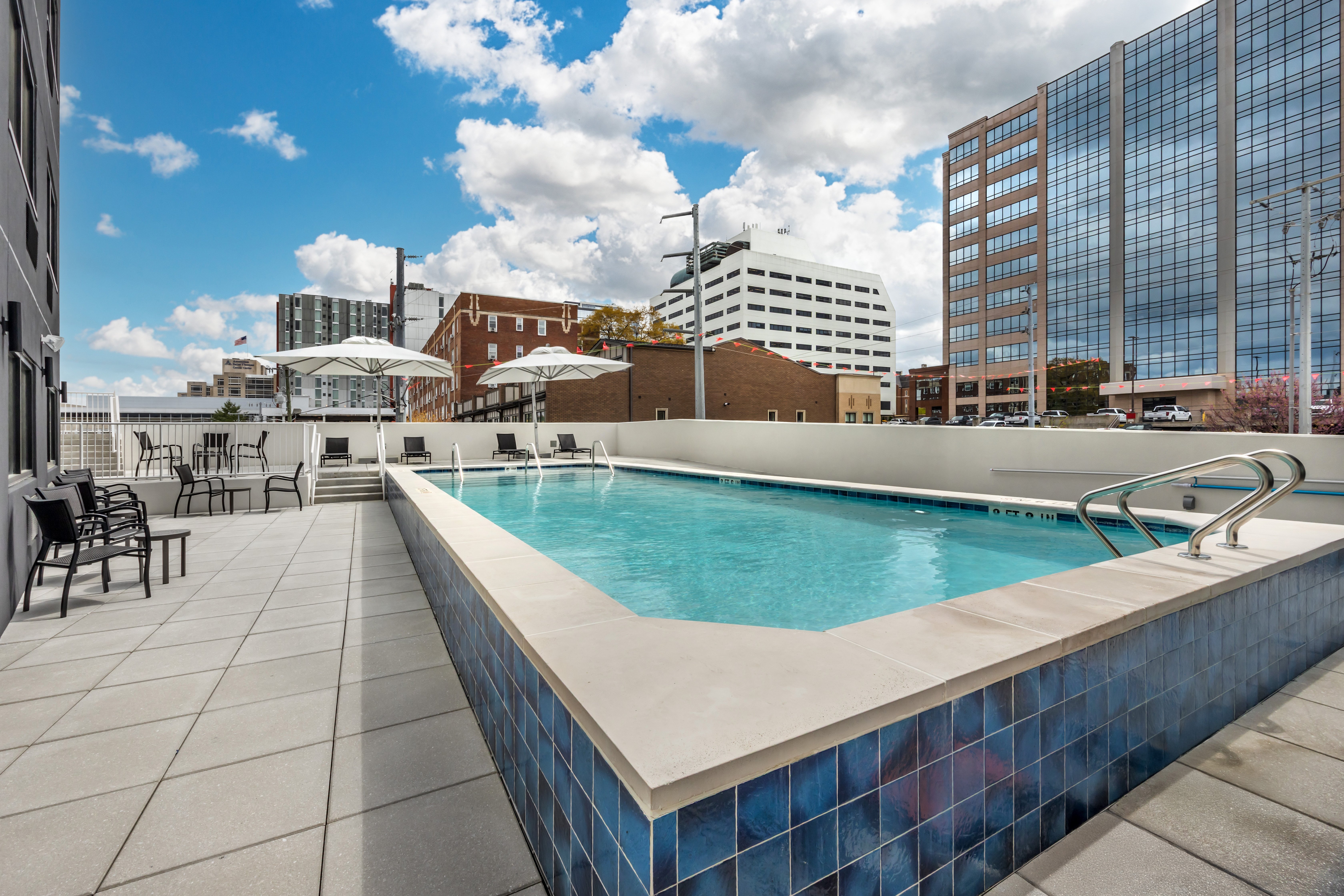 Holiday Inn Express & Suites Nashville West End - Univ Area, an IHG Hotel 42/42