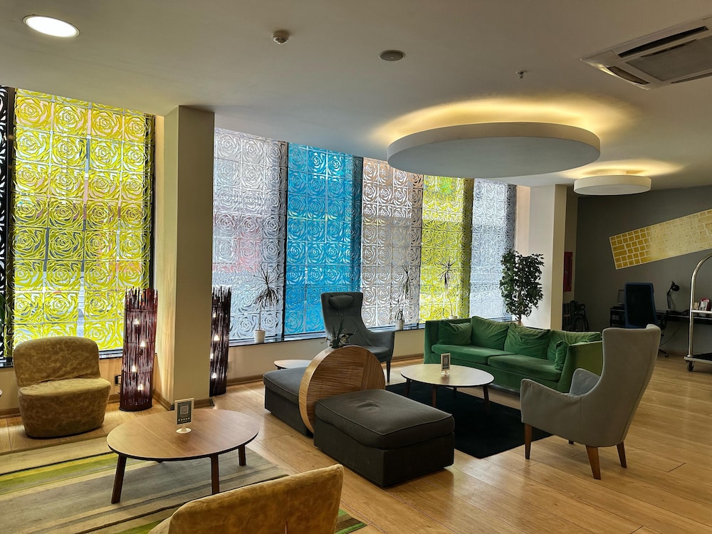 Tempo Suites Airport 36/47