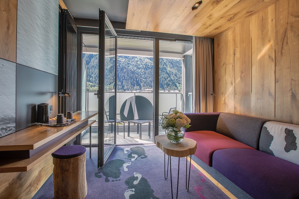 Alpina Eclectic Hotel & Spa 25/50