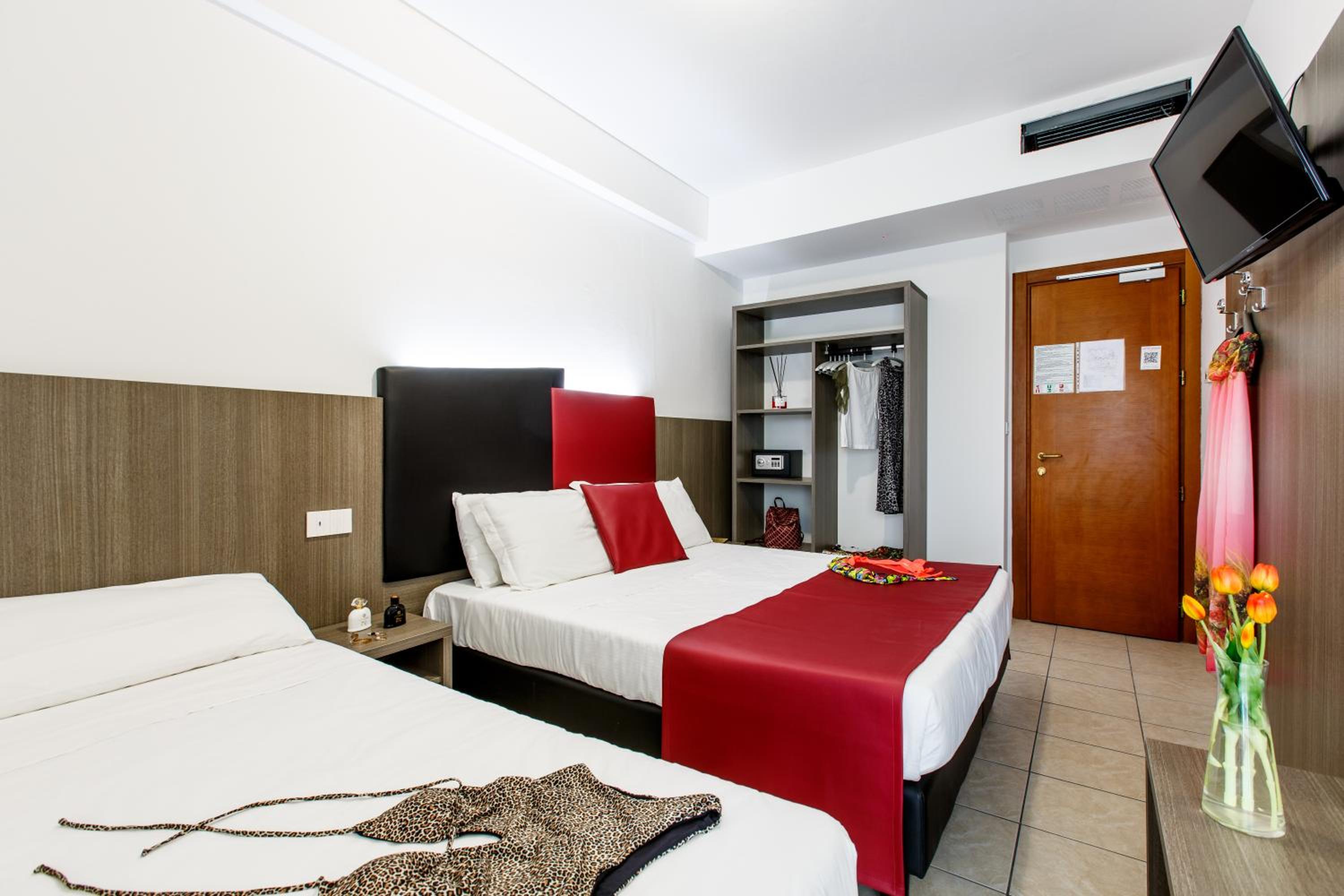 Room, Triple, Balcony, Grazia Hotel 5/10