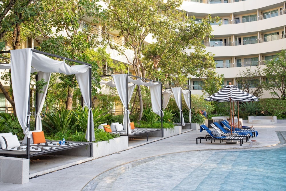 The Royal Paradise Hotel & Spa 66/75