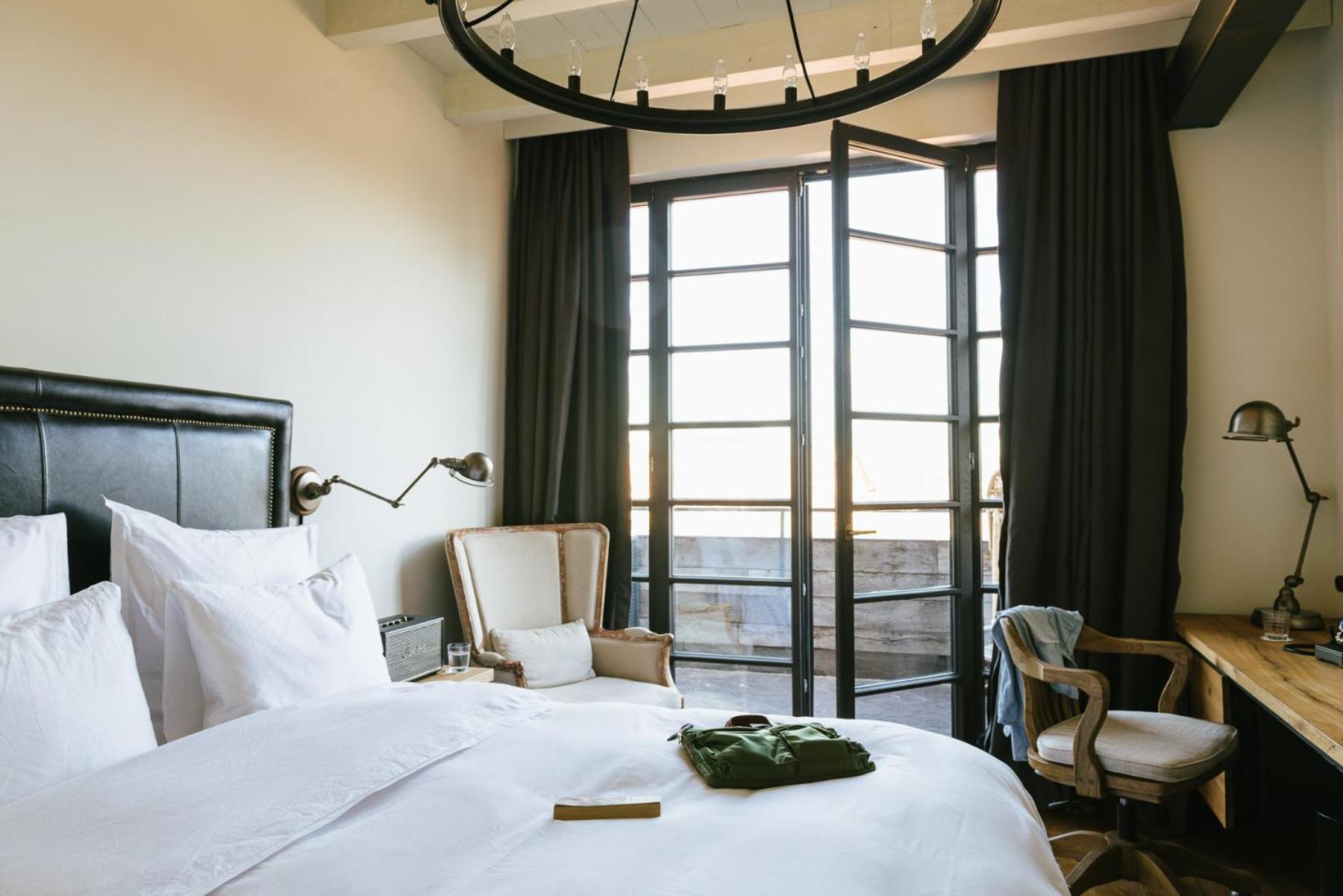 غرفة بسرير كوين بشرفة، Rooms Hotel Tbilisi 2/7