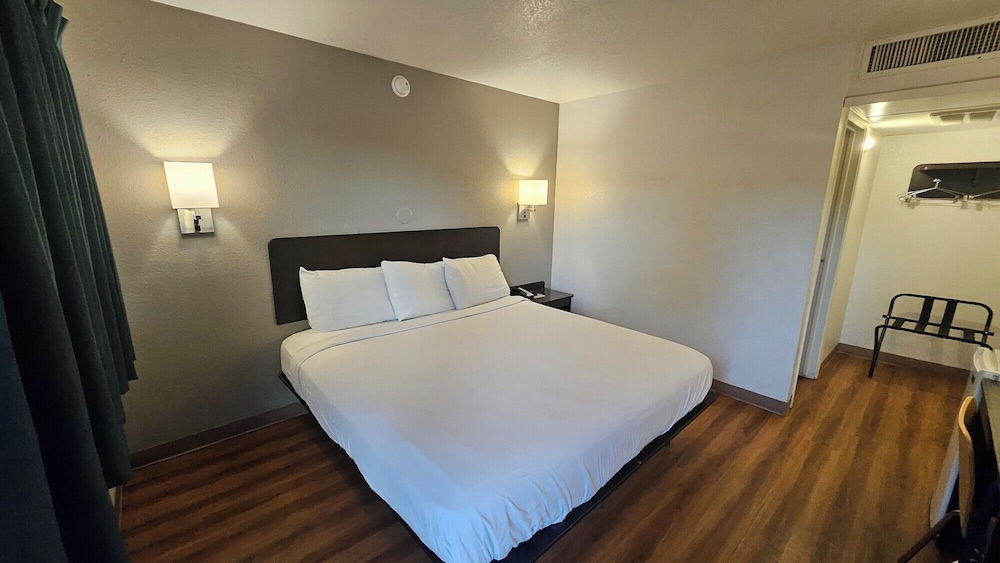 غرفة قياسية بسرير كينج، Motel6 Blythe, CA 4/10
