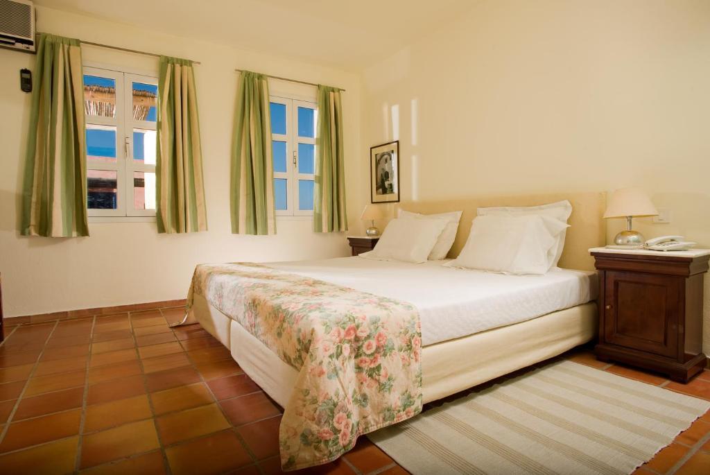 Suite, Sea Front