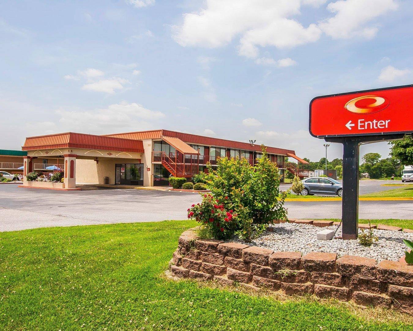 Econo Lodge Dyersburg I-155 4/27