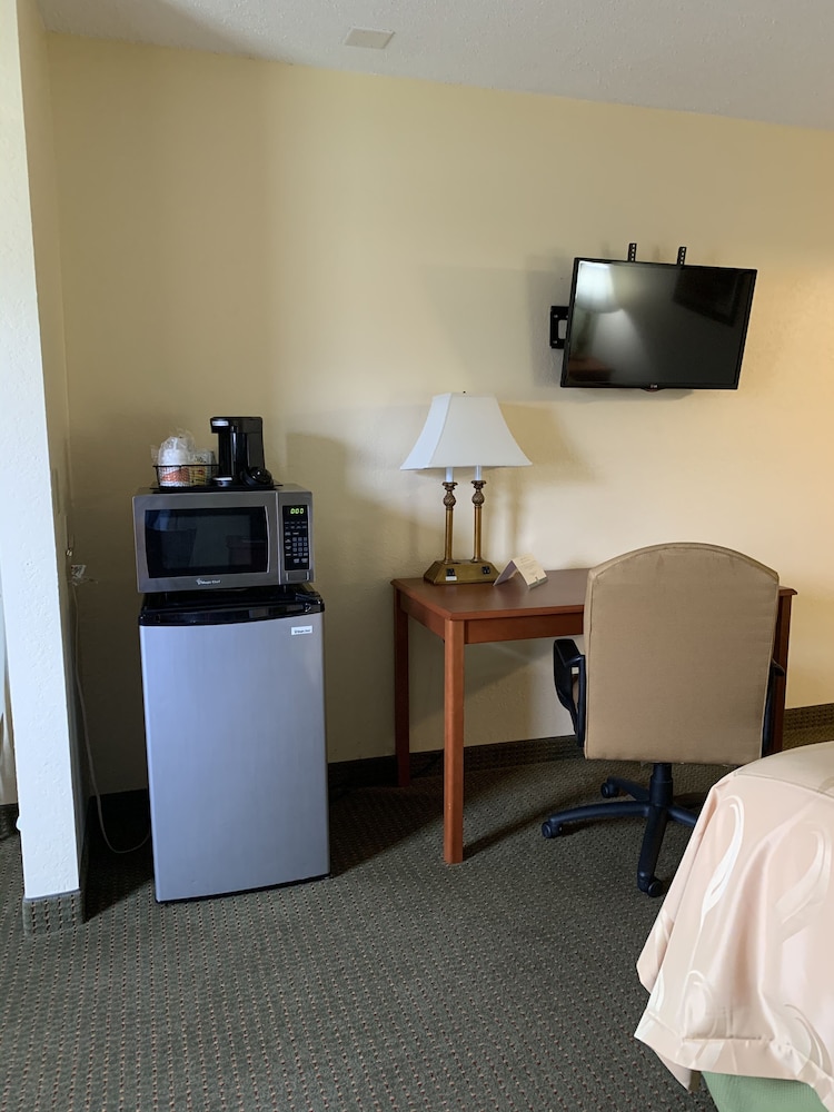 Quality Inn & Suites Prestonsburg next to Mountain Arts Center 37/42