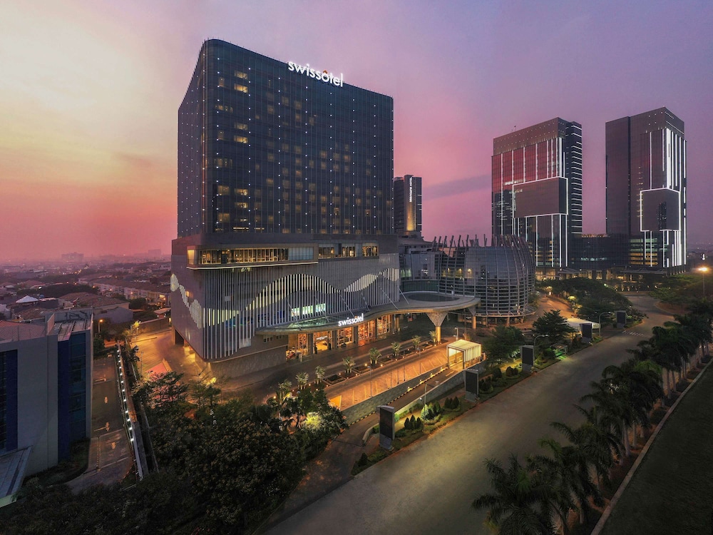 Swissotel Jakarta PIK Avenue 32/75