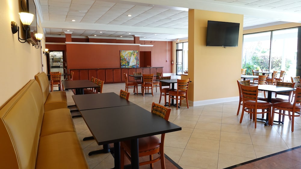 Vero Beach Inn & Suites 62/79