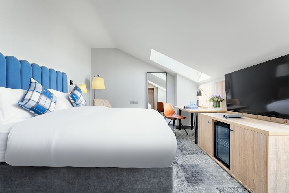 Skylight, King Bed