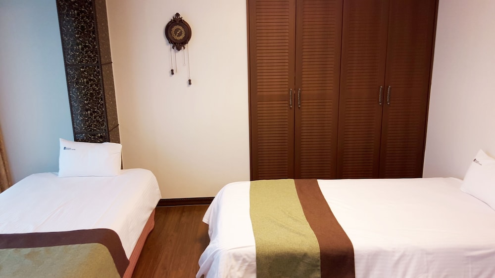 Tongyeong Anchovy Tourist Hotel 18/36