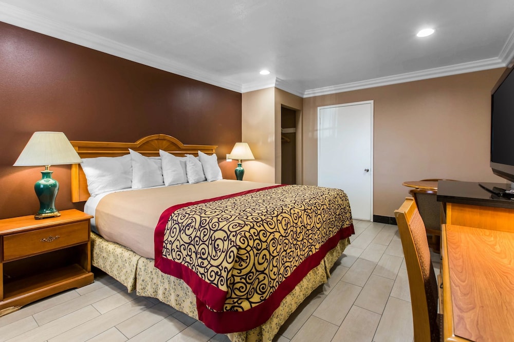 Rodeway Inn Cypress - Buena Park 13/32