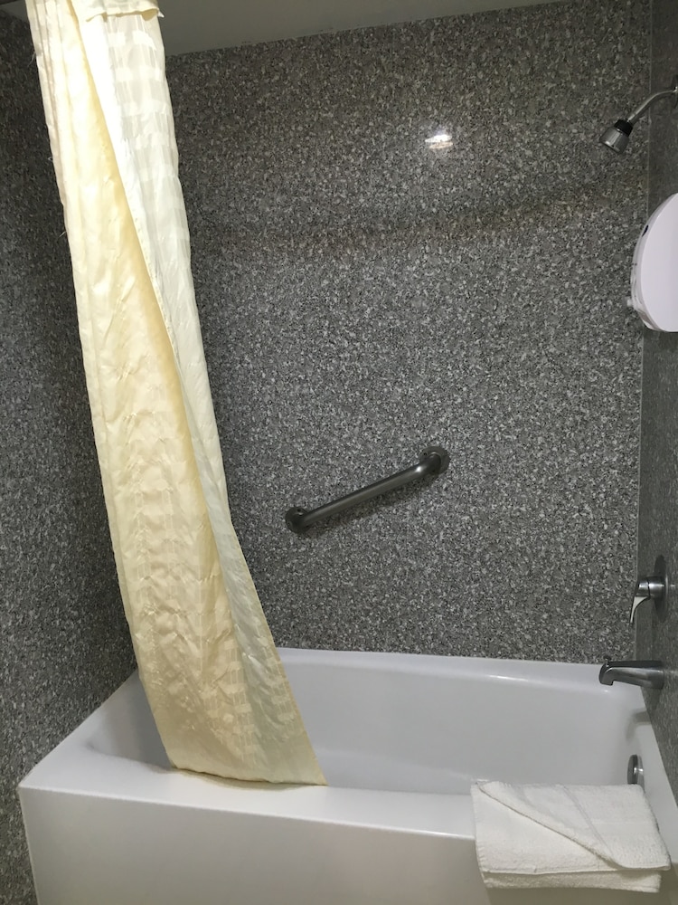 غرفة بسرير كينج، Riverside Inn & Suites 4/5
