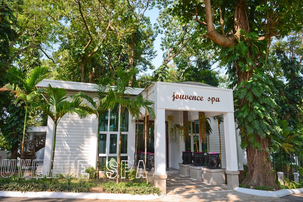 Independence Hotel by Dara in SIHANOUKVILLE