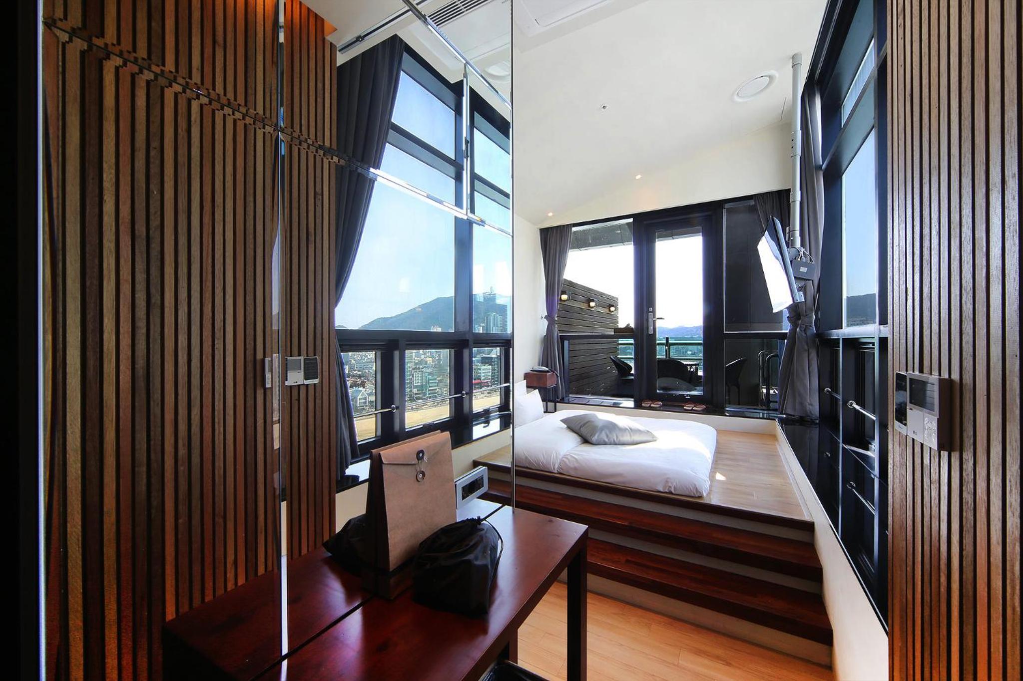 Korean, Deluxe, Double Bed, Sea View, Terrace, H Avenue 5/6