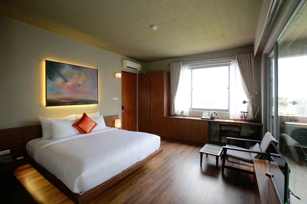 DELUXE, DOUBLE BED, CITY VIEW