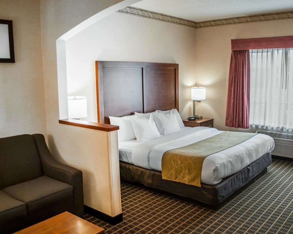 SUITE, KING BED