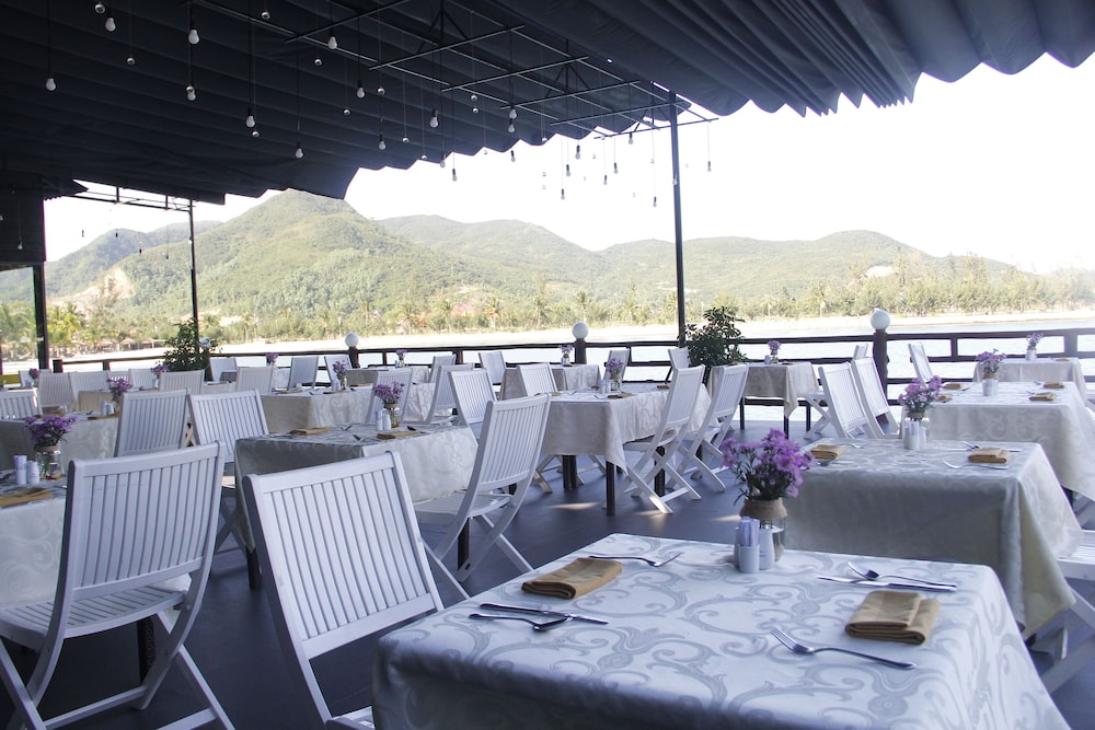 Diamond Bay Resort & Spa 60/74