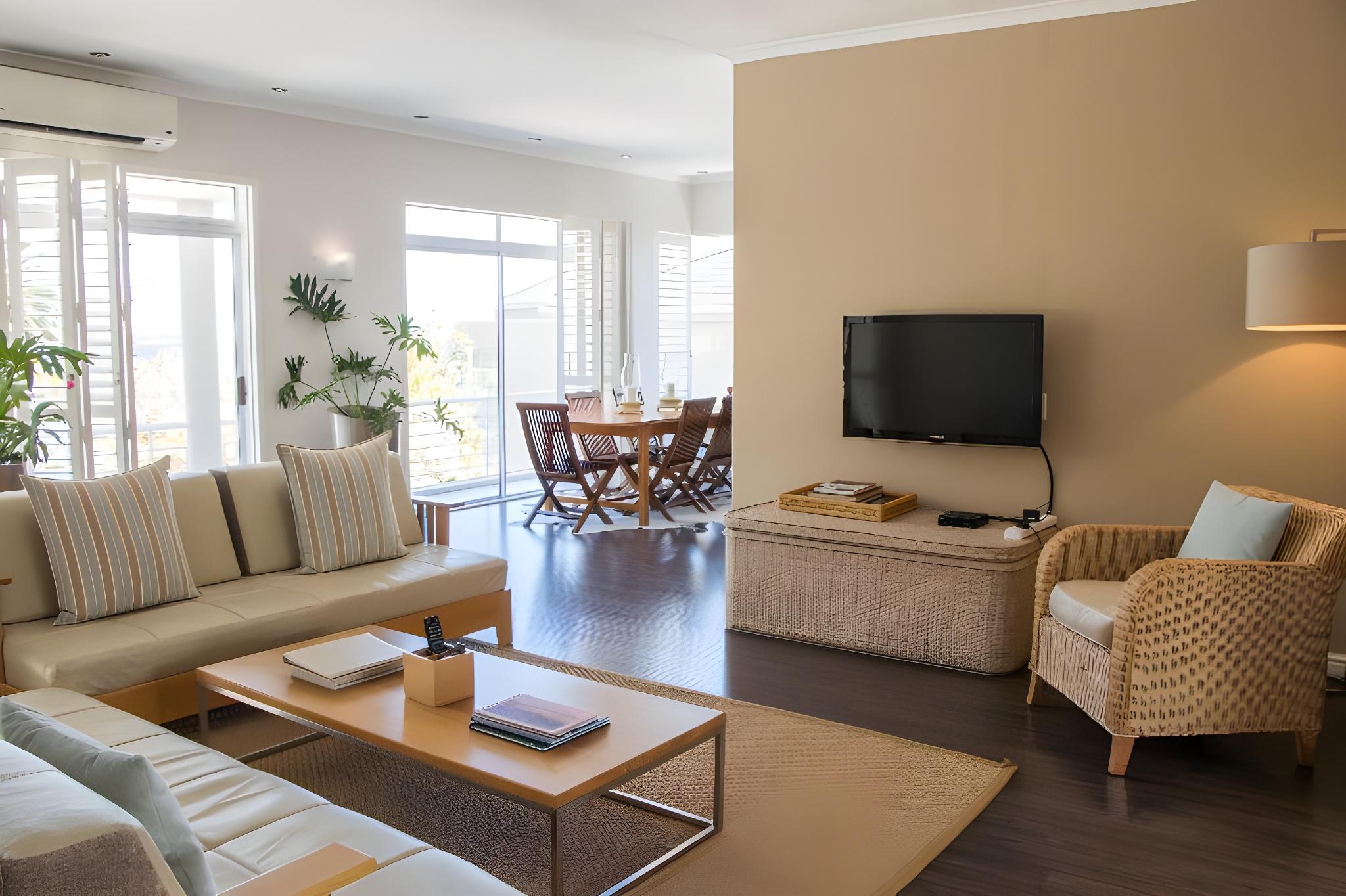 3 Bedrooms, Sky, Suite