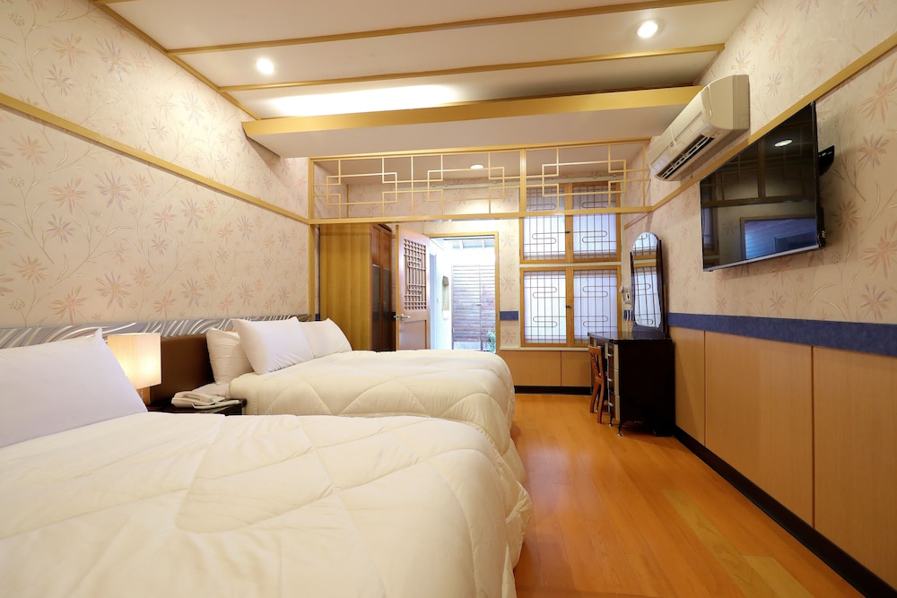 Phoenix Pavilion Hot Spring Hotel 22/65