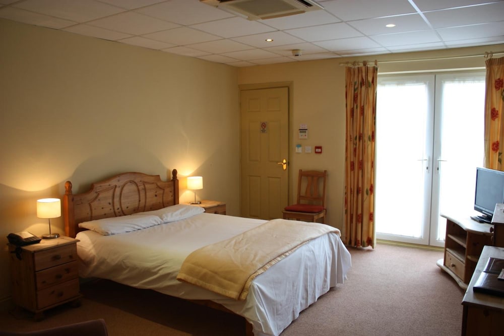 Oliver Cromwell Hotel 10/50
