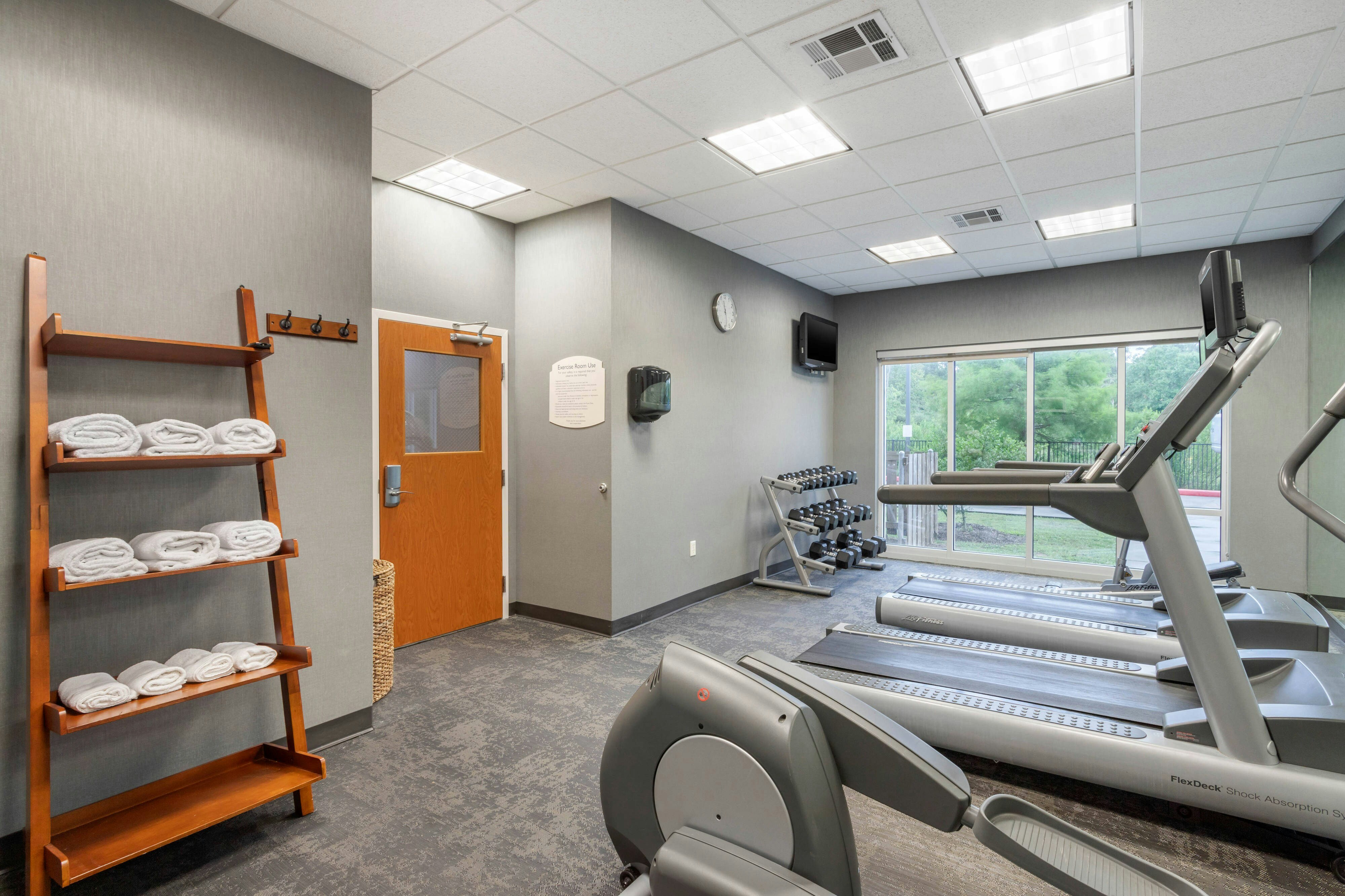 Fairfield Inn & Suites by Marriott Houston Conroe/Woodlands 6/10