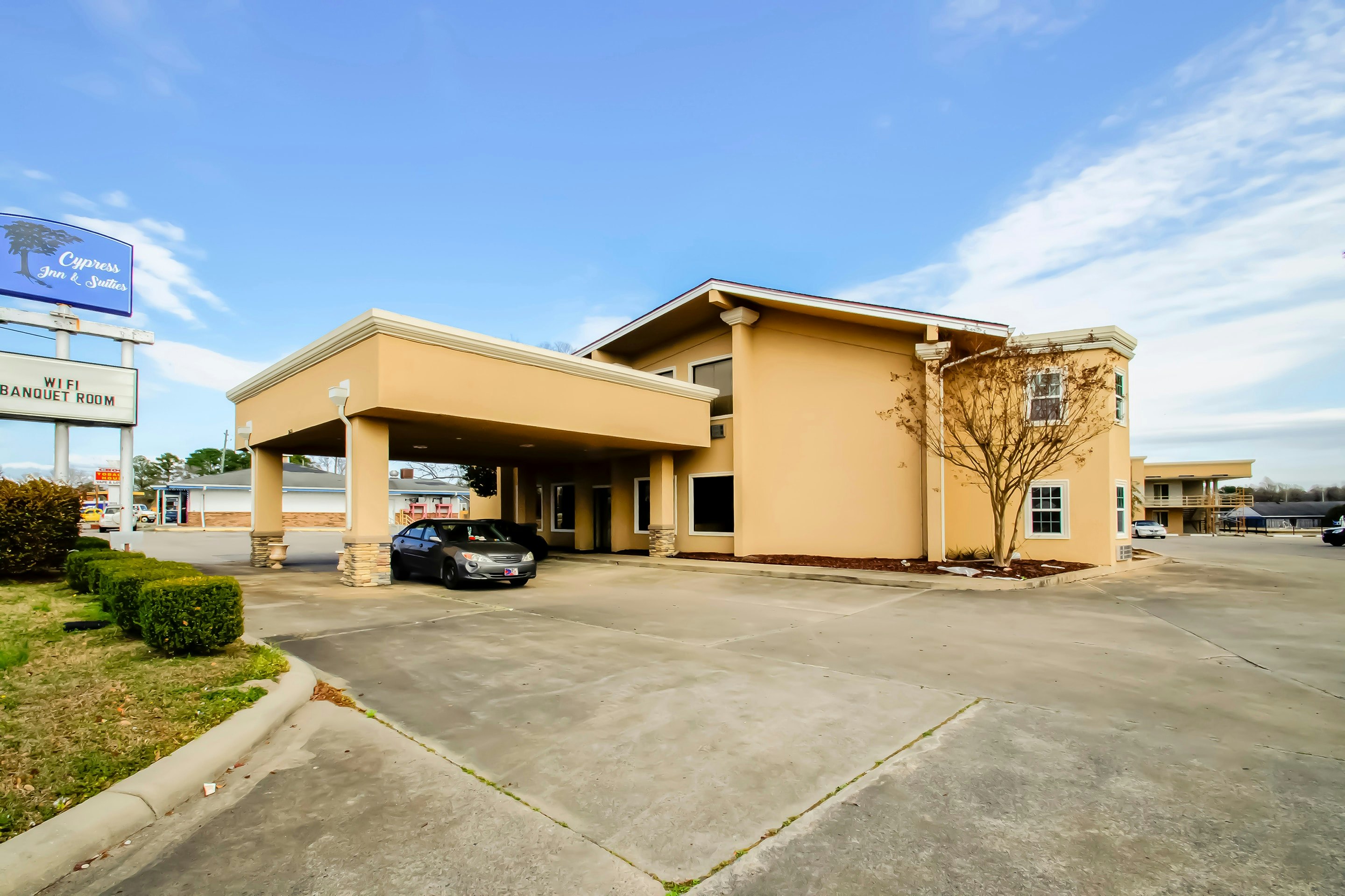 Cypress Inn & Suites Washington 13/14