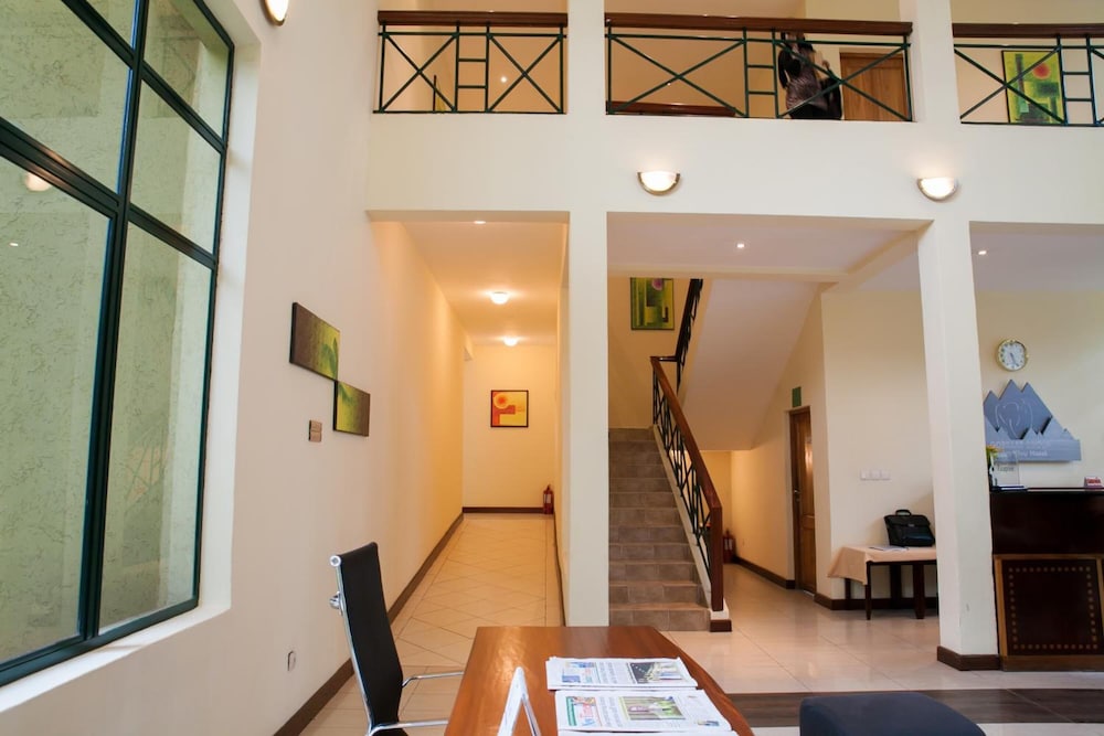GORILLAS LAKE KIVU HOTEL 4/49