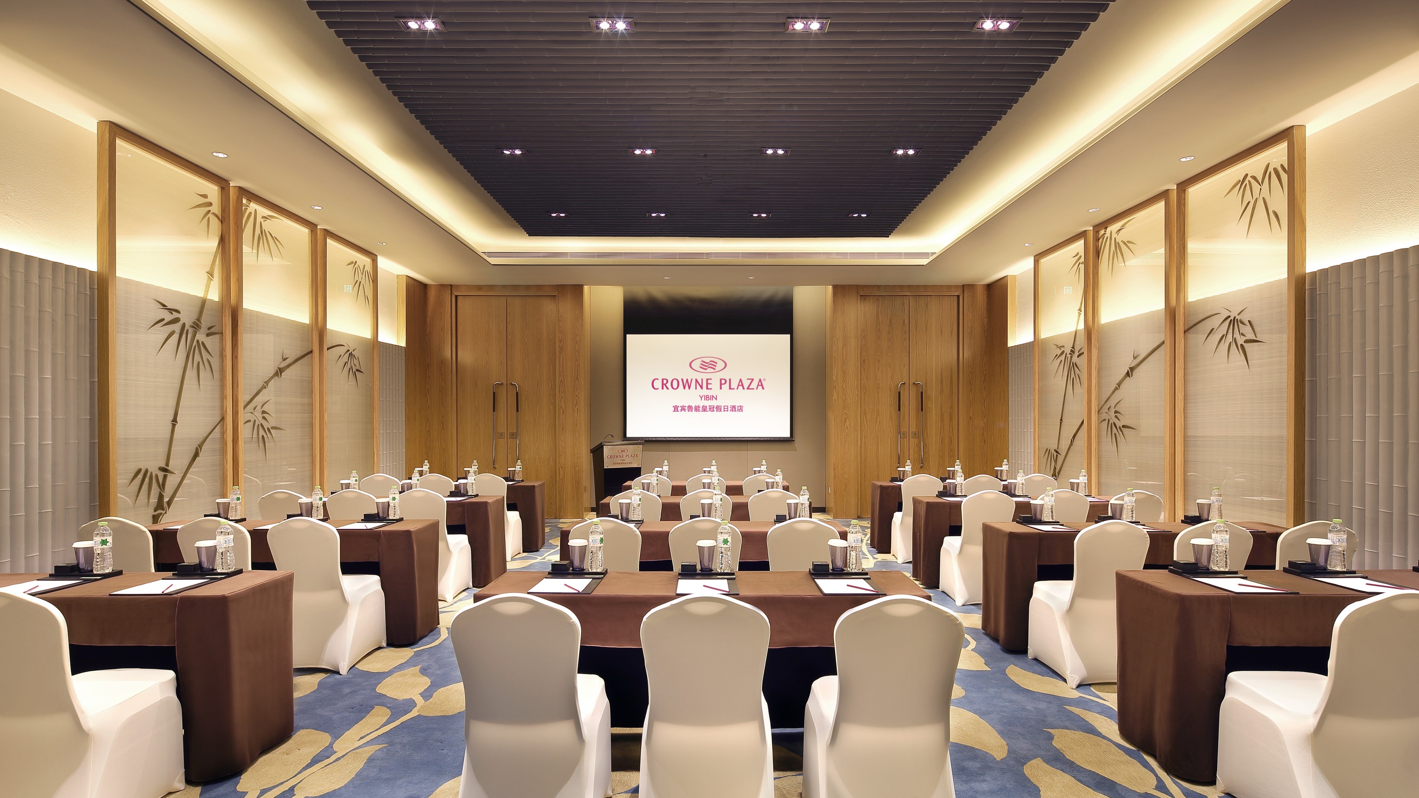 Crowne Plaza Yibin 24/36