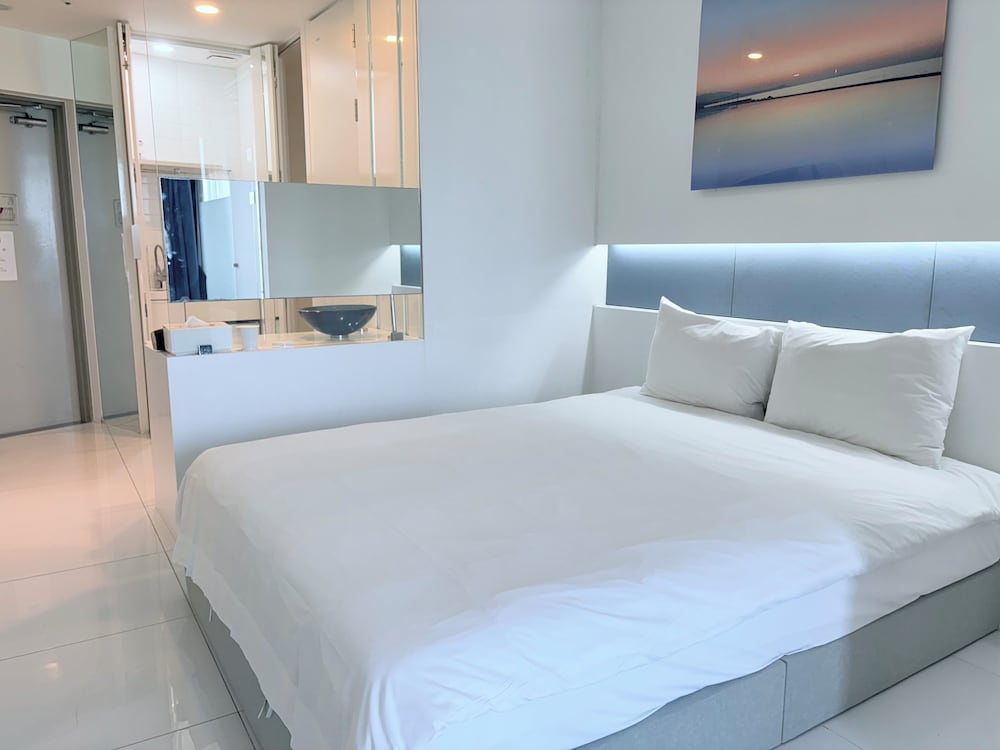 ROOM, KING BED, OCEAN VIEW