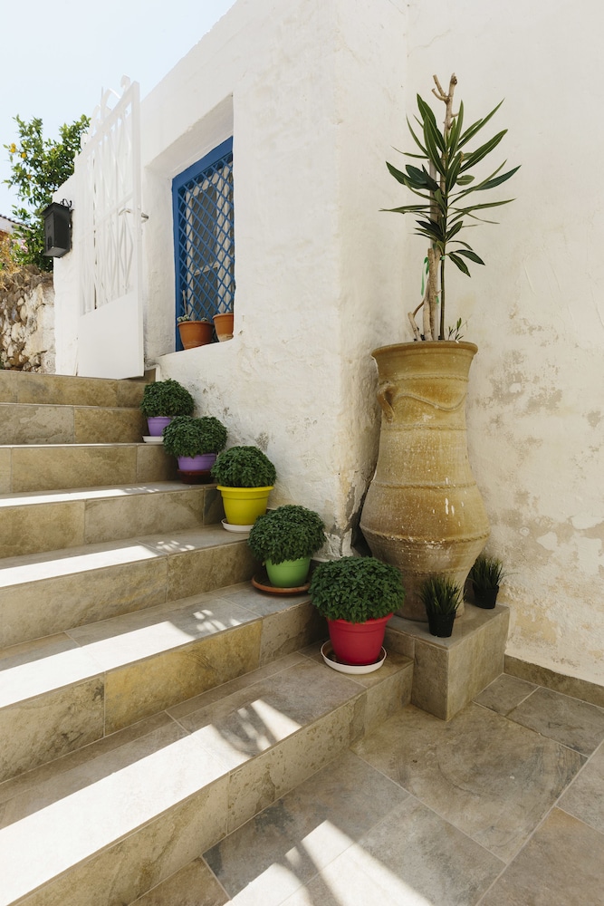 Dimitra Boutique Hotel 38/54