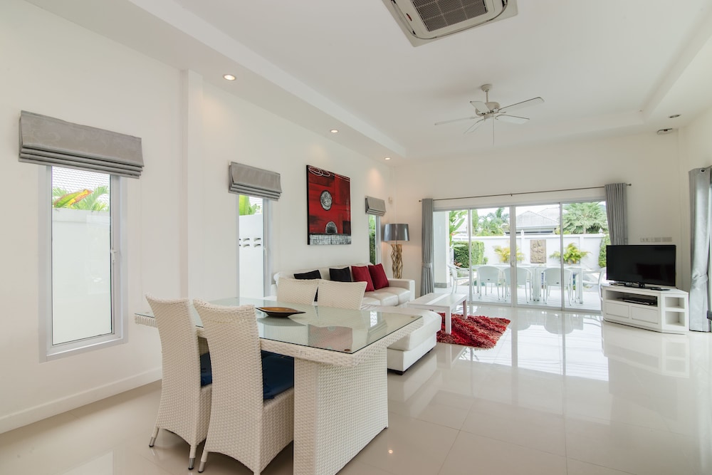 Hua Hin Pool Villa With 4 Bedrooms L27 22/50