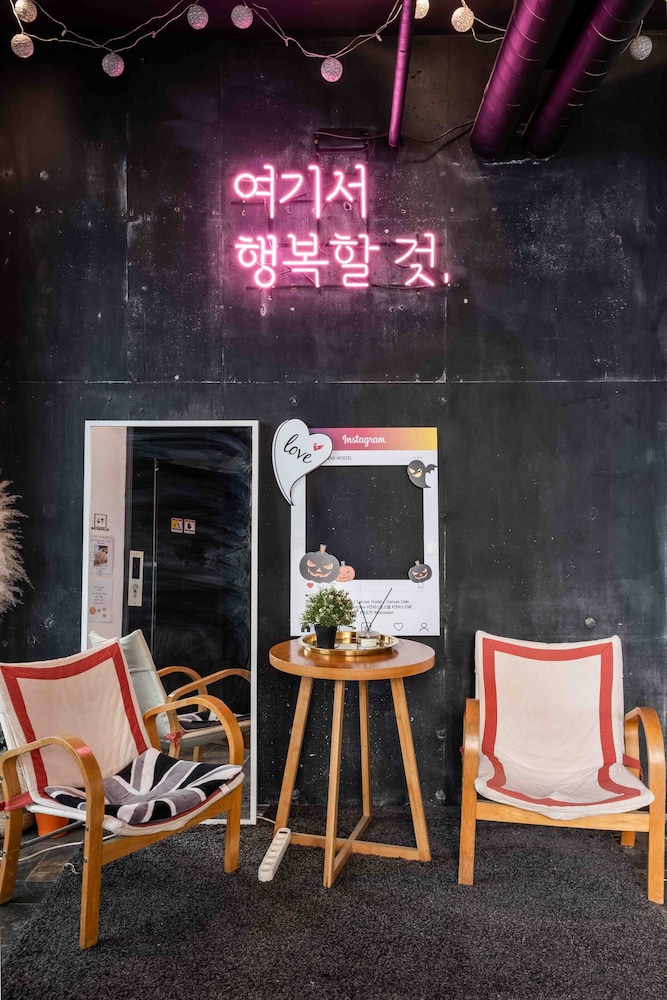 Canvas Hostel 49/54