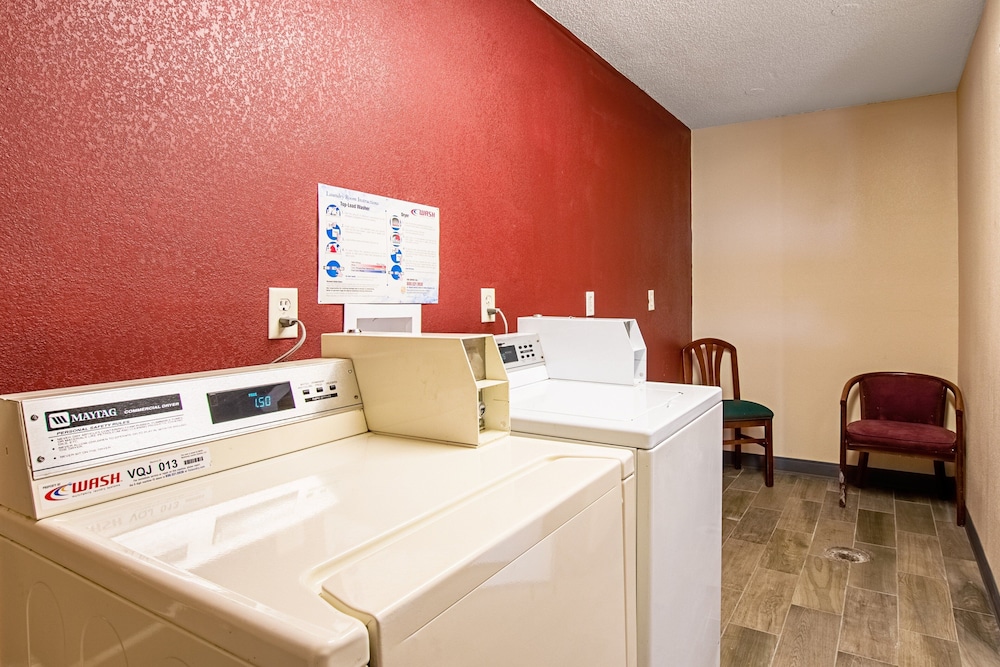 Red Roof Inn & Suites Battle Creek 13/38