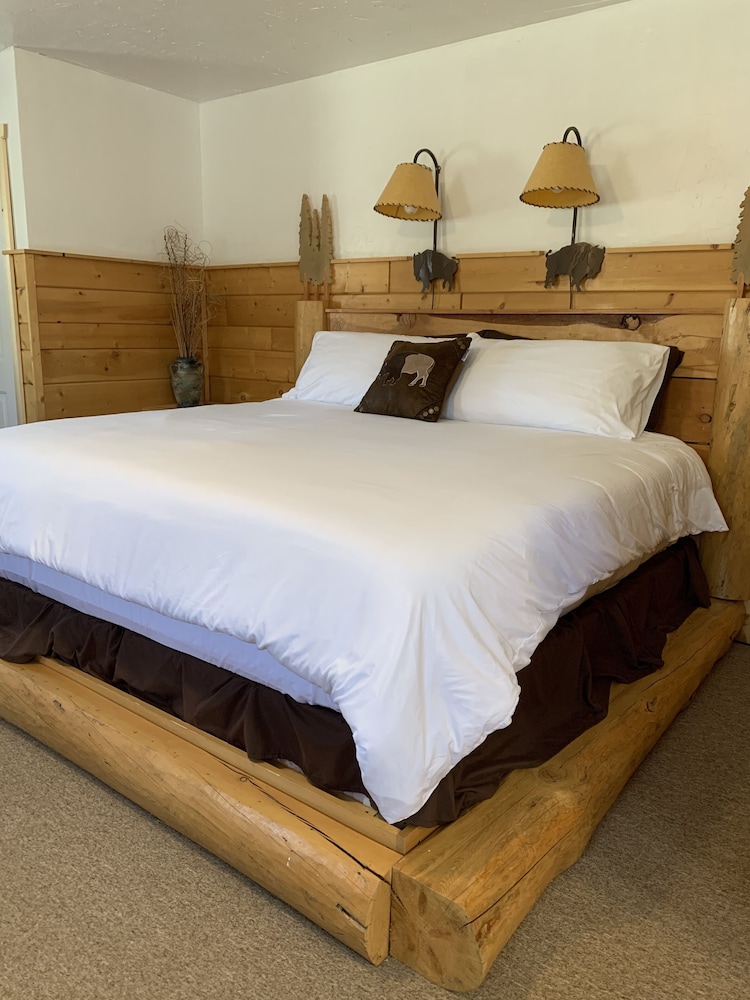 Chinook Winds Motel 16/76