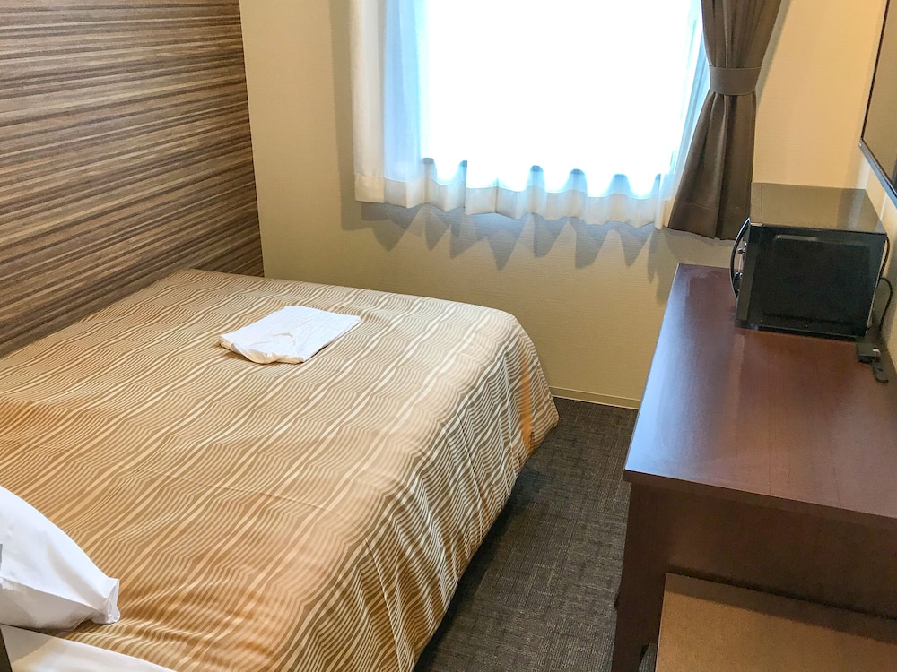ROOM, SINGLE, SMOKING