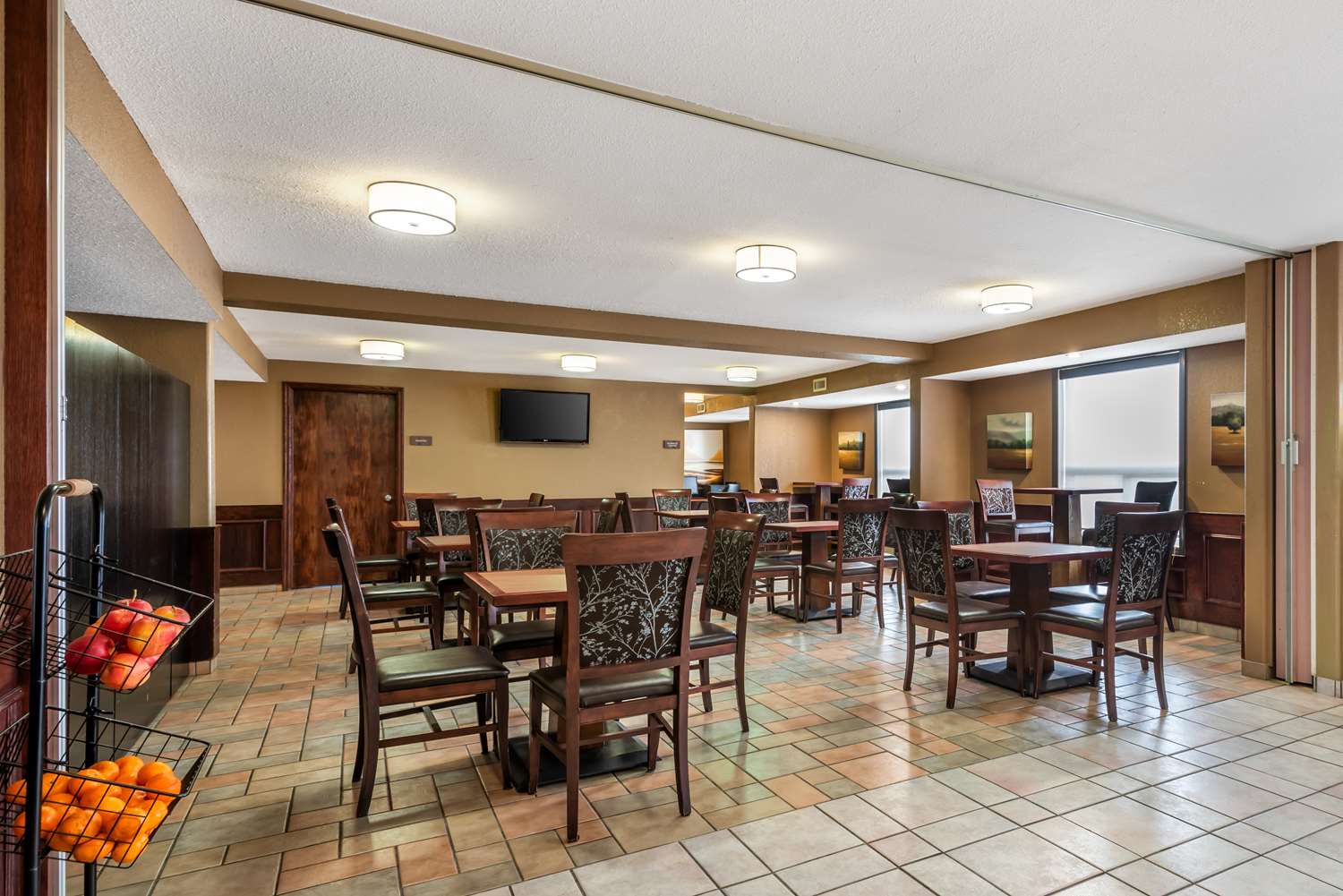 Best Western Strathmore Inn 18/25