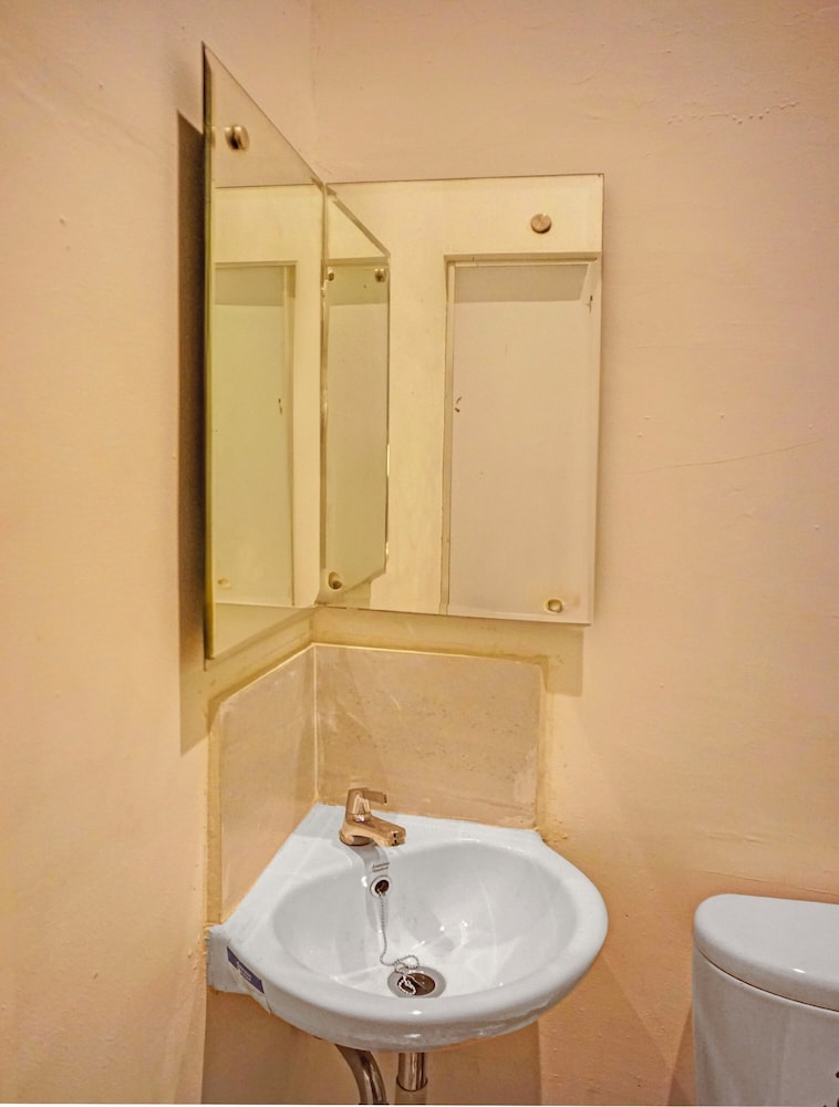 Hotel O near Ringroad City Walk XXI formerly Mitrotel Medan 37/39