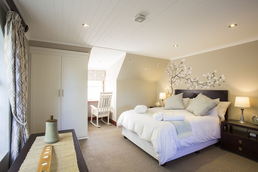 The Browns' Luxury Guest Suites 7/38